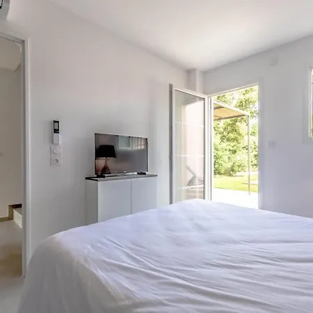 Largo L Pool & Beachside L Shellter